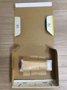 宅急便コンパクト専用BOXを組み立てた様子